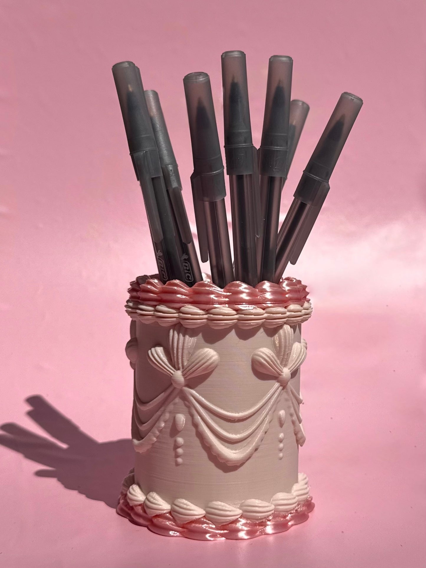 Cream Vintage Cake Pencil & Pen Holder