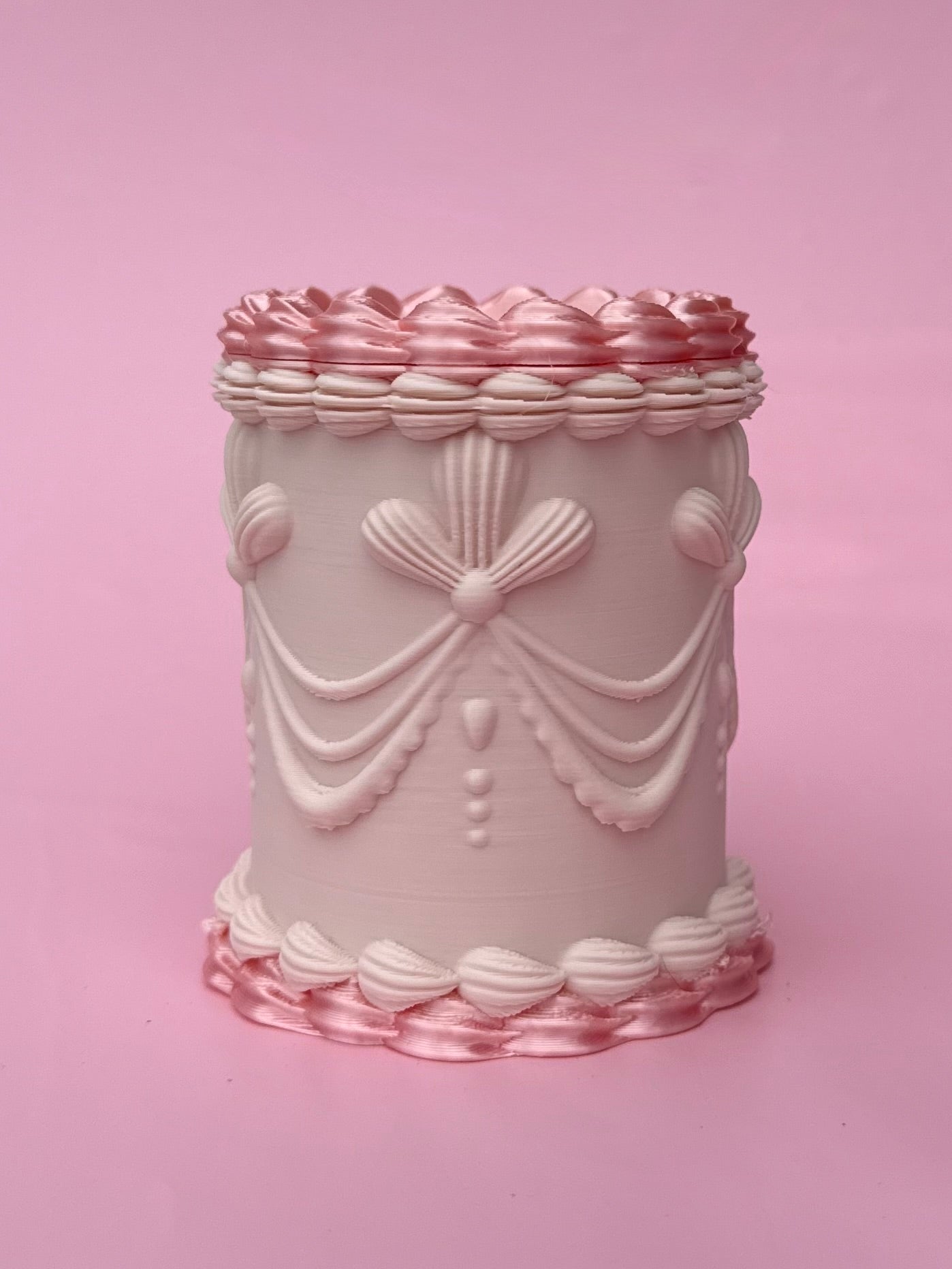 Cream Vintage Cake Pencil & Pen Holder