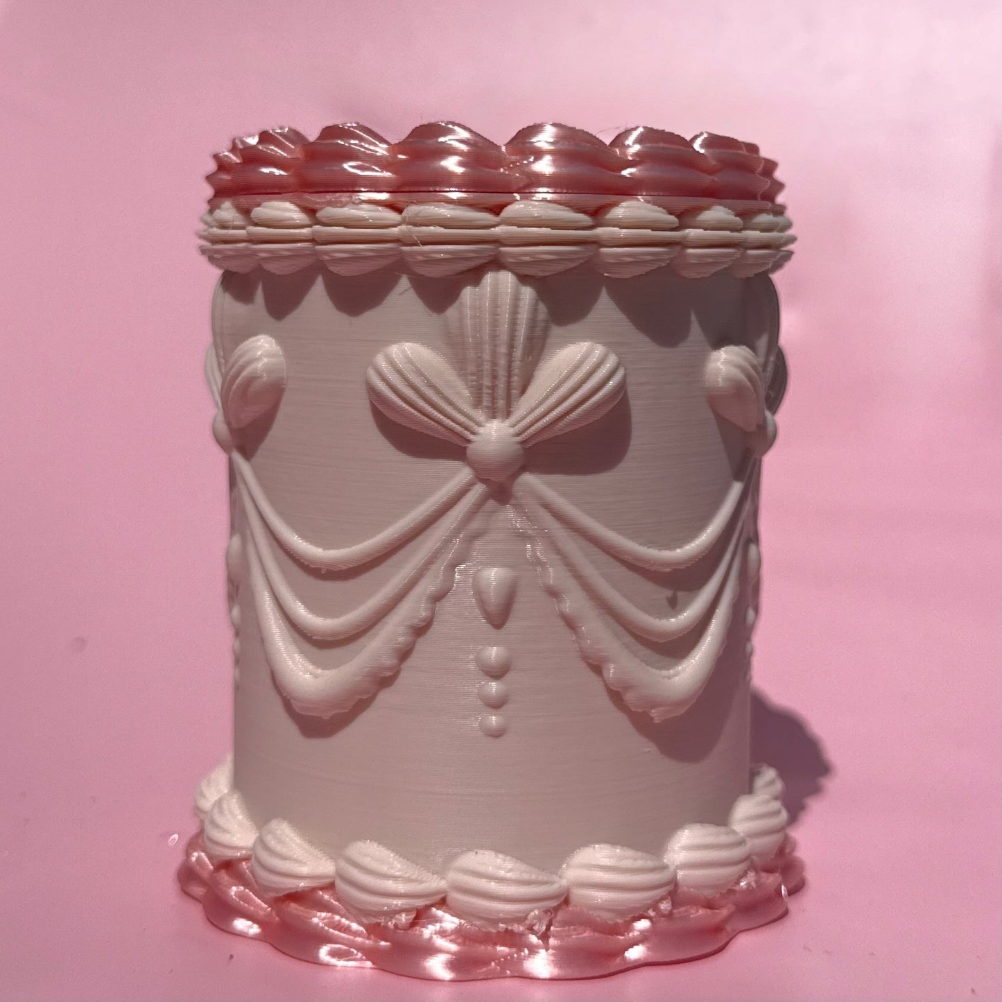 Cream Vintage Cake Pencil & Pen Holder