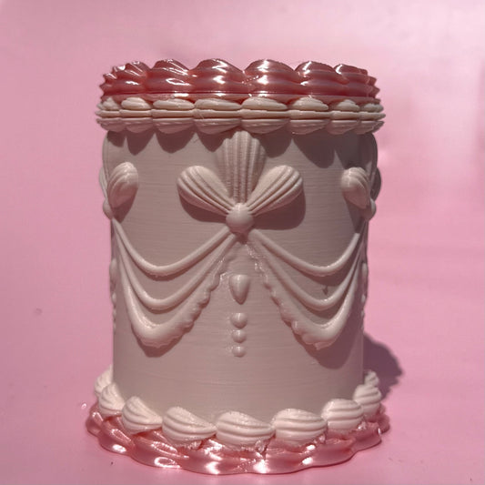 Cream Vintage Cake Pencil & Pen Holder